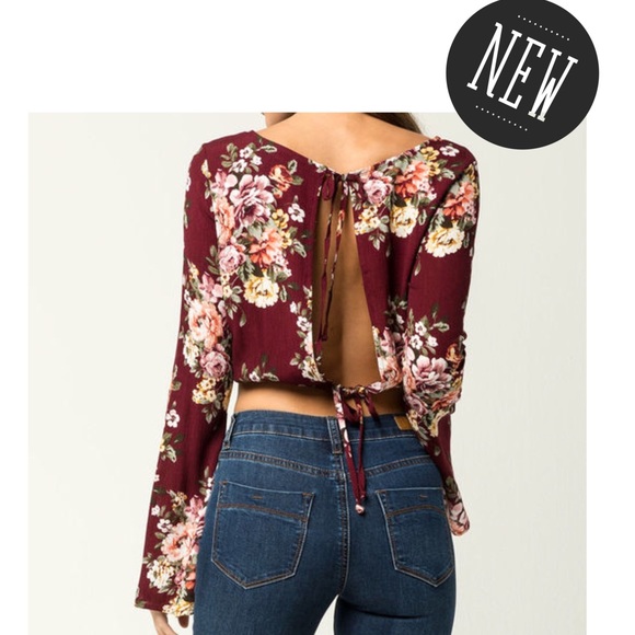 Polly & Esther Tops - 🆕NWT POLLY & ESTHER BELL-SLEEVE SPLITBACK CROPTOP